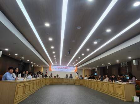 연수구는 지난 16일 구청 대상황실에서 경기대학교 사회과학대학 민소영 교수를 초빙해 민관협력 맞춤형 실무 역량 강화 교육을 실시했다